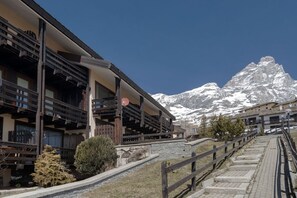 Exterior - Breuil Cervinia Ski Paradise Apartment ski in/ski out  large terrace, garage (Breuil Cervinia)