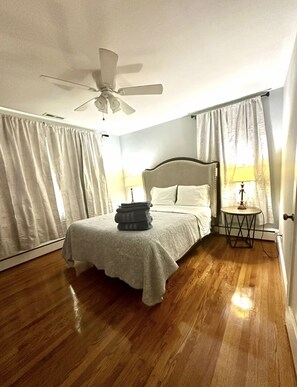 2 bedrooms, iron/ironing board, free WiFi