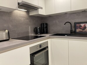 Fridge, oven, stovetop, dishwasher