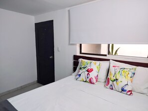 Standard Double Room | Desk, laptop workspace, soundproofing, free WiFi - Hotel Tranvia Santa Marta (Santa Marta)