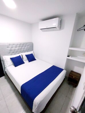 Economy Double Room - Hotel Tranvia Santa Marta (Santa Marta)