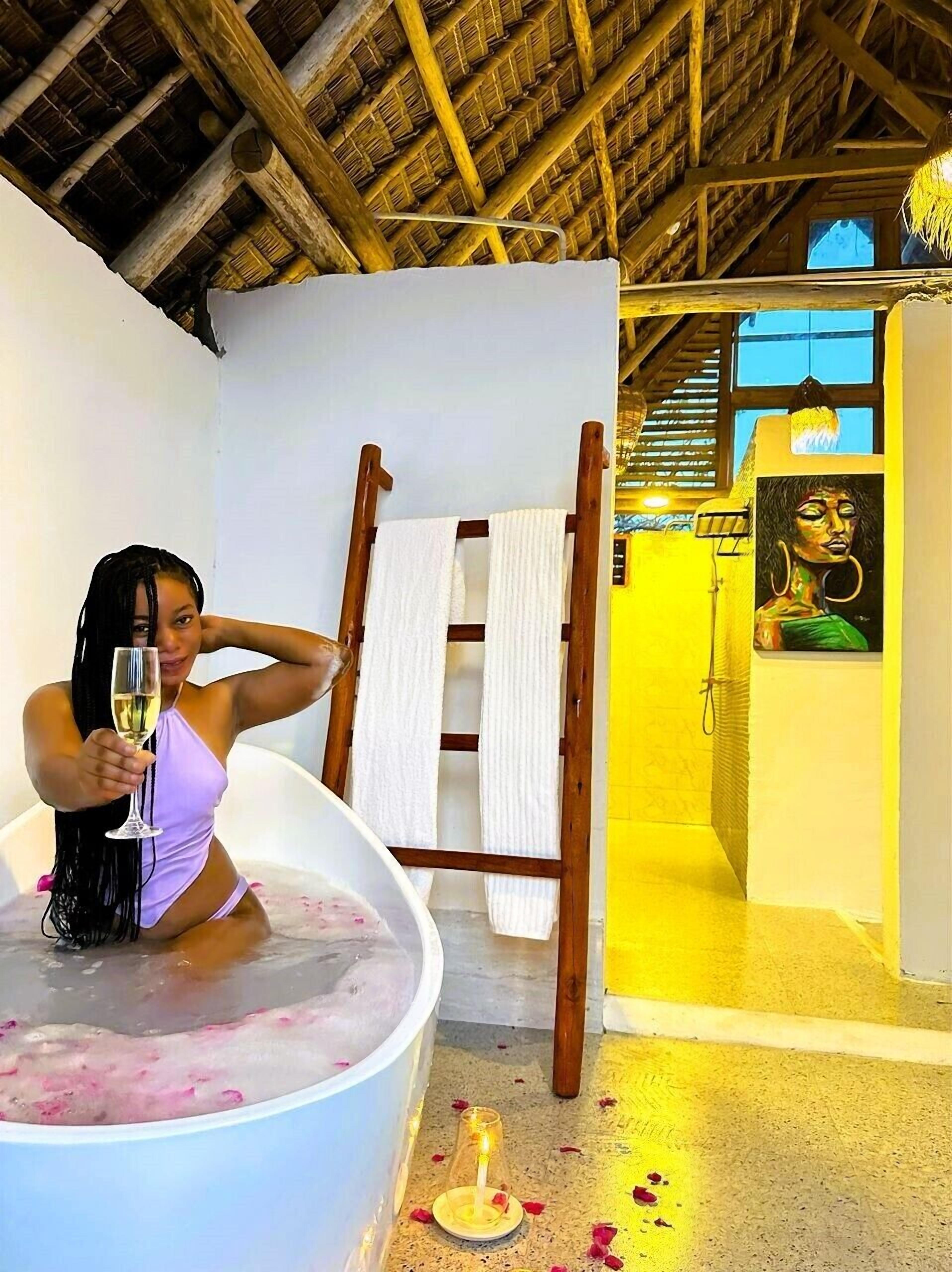 Superior Cabin, Terrace, Ocean View | Bathroom | Towels, soap, toilet paper