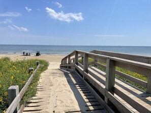 Beach nearby, sun loungers, beach towels