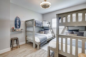 3 bedrooms, iron/ironing board, travel crib, free WiFi