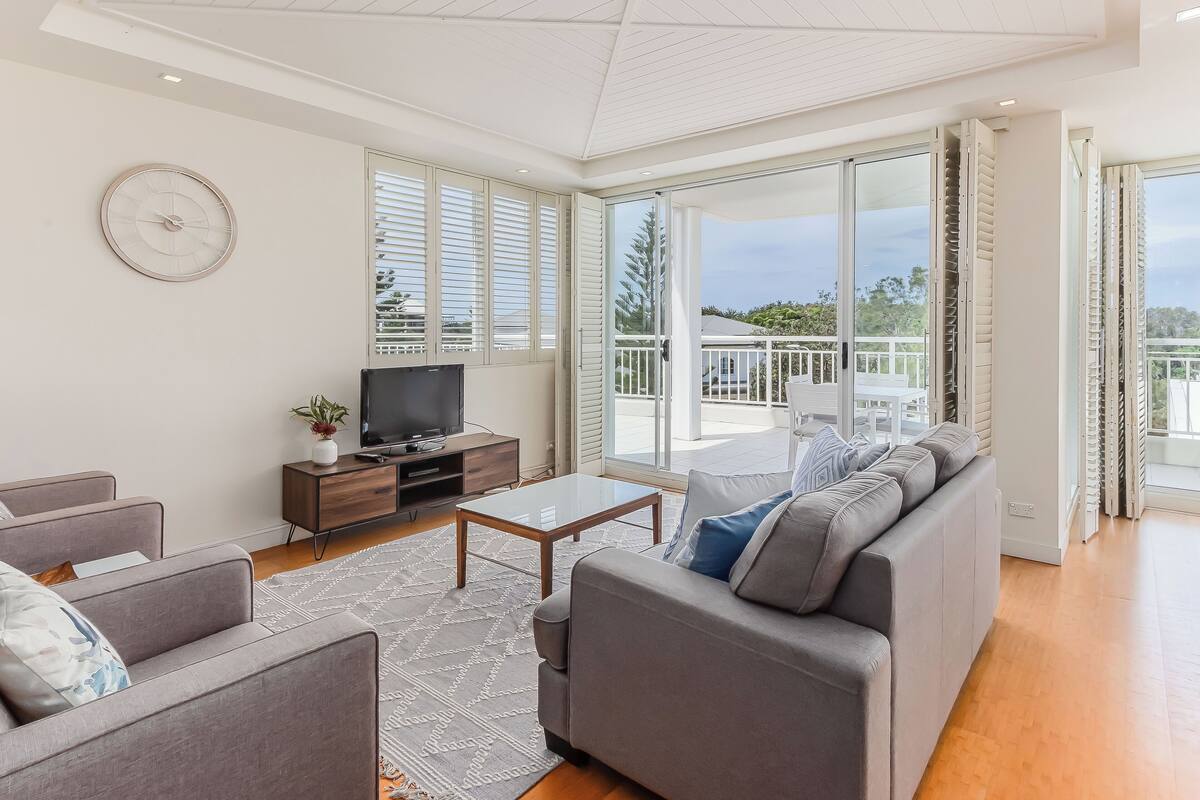 Two Bedroom Club Suite with Ocean View | Living area | 32-inch Smart TV with digital channels