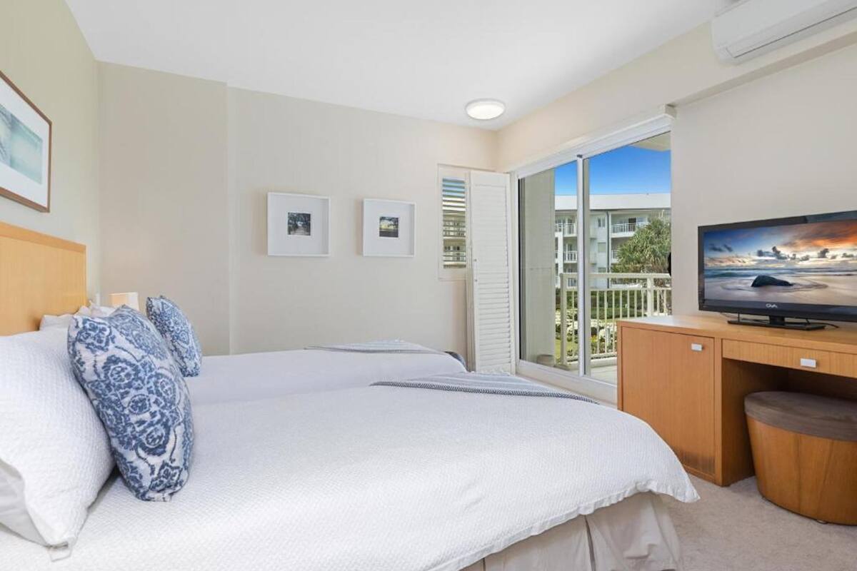 Deluxe Studio Hotel - King or Twin | Individually decorated, individually furnished, iron/ironing board