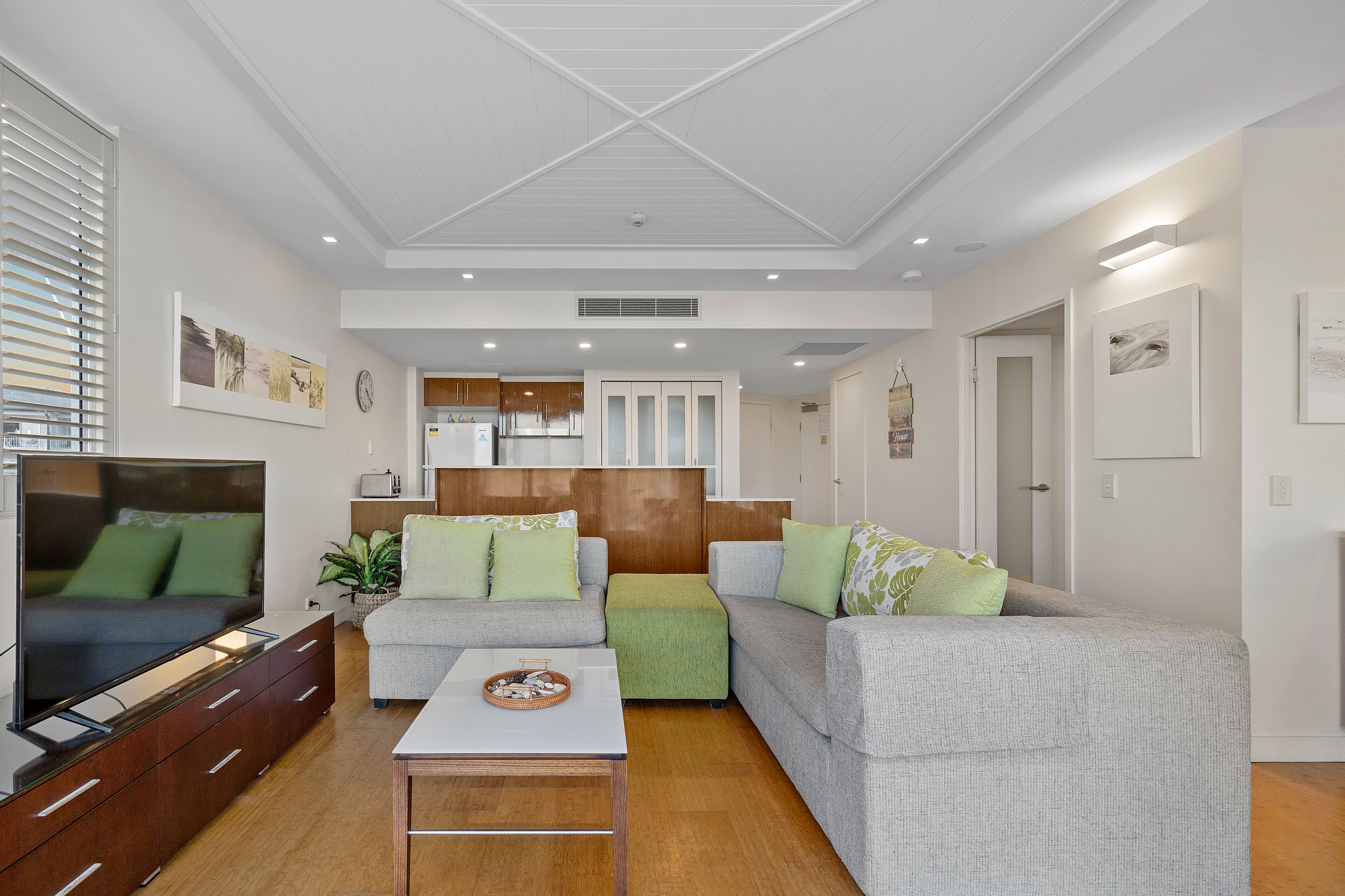 Two Bedroom Club Suite with Ocean View | Living area