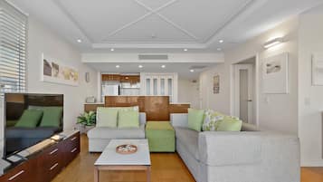 Two Bedroom Club Suite with Ocean View | Living area