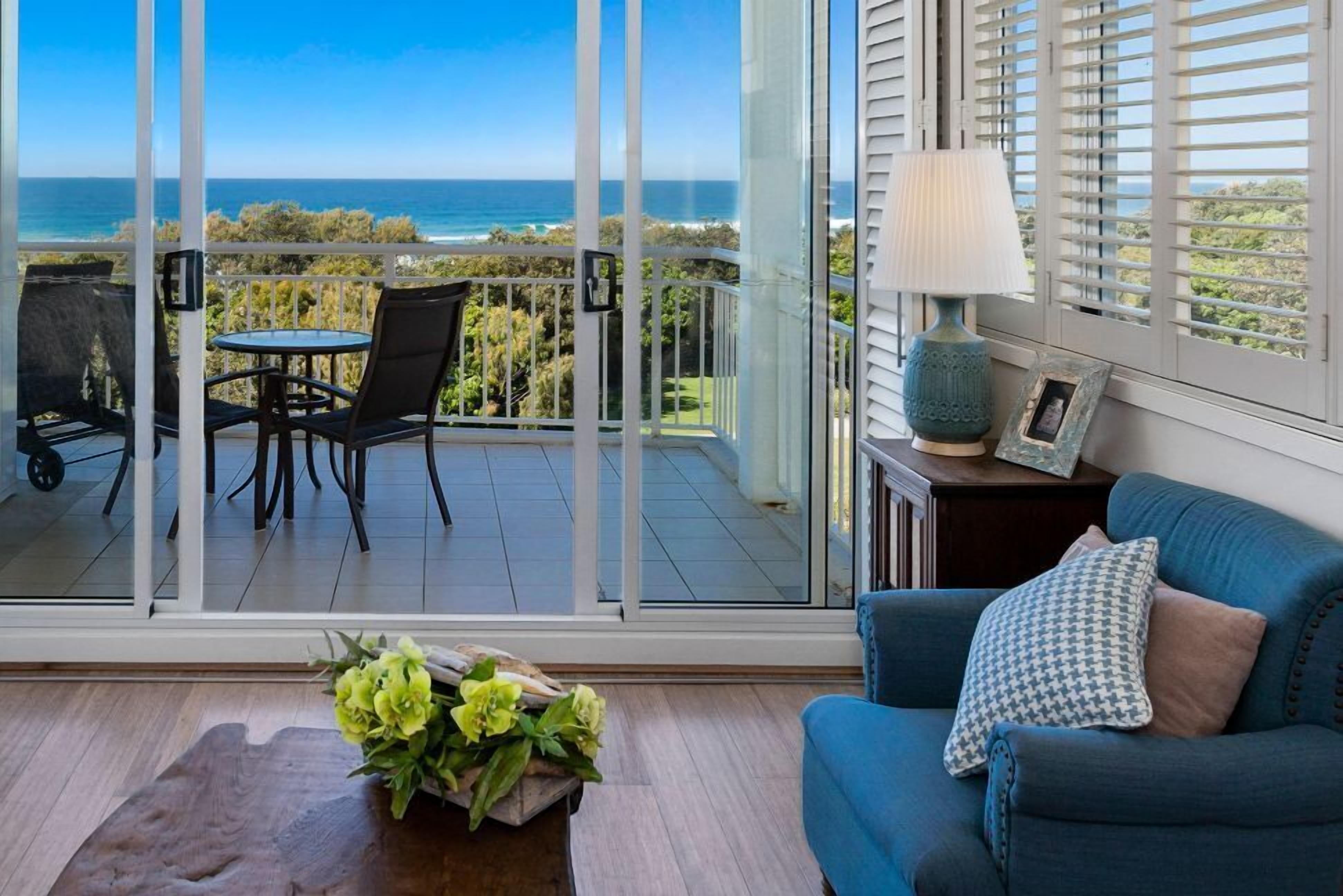 Two Bedroom Club Suite with Ocean View | Living area