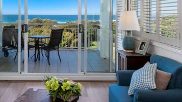 Two Bedroom Club Suite with Ocean View | Living area