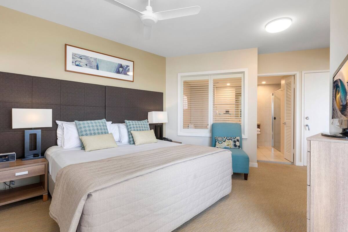 One Bedroom Spa Suite | Individually decorated, individually furnished, iron/ironing board