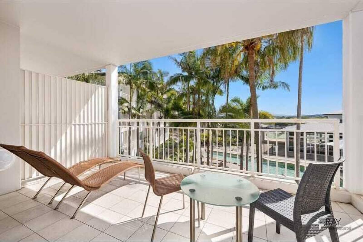 One Bedroom Spa Suite with Pool View | Balcony view