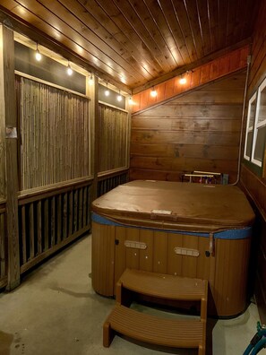 Interior - Book NOW! Sleeps 8-Toccoa River with HOTTUB (Suches)