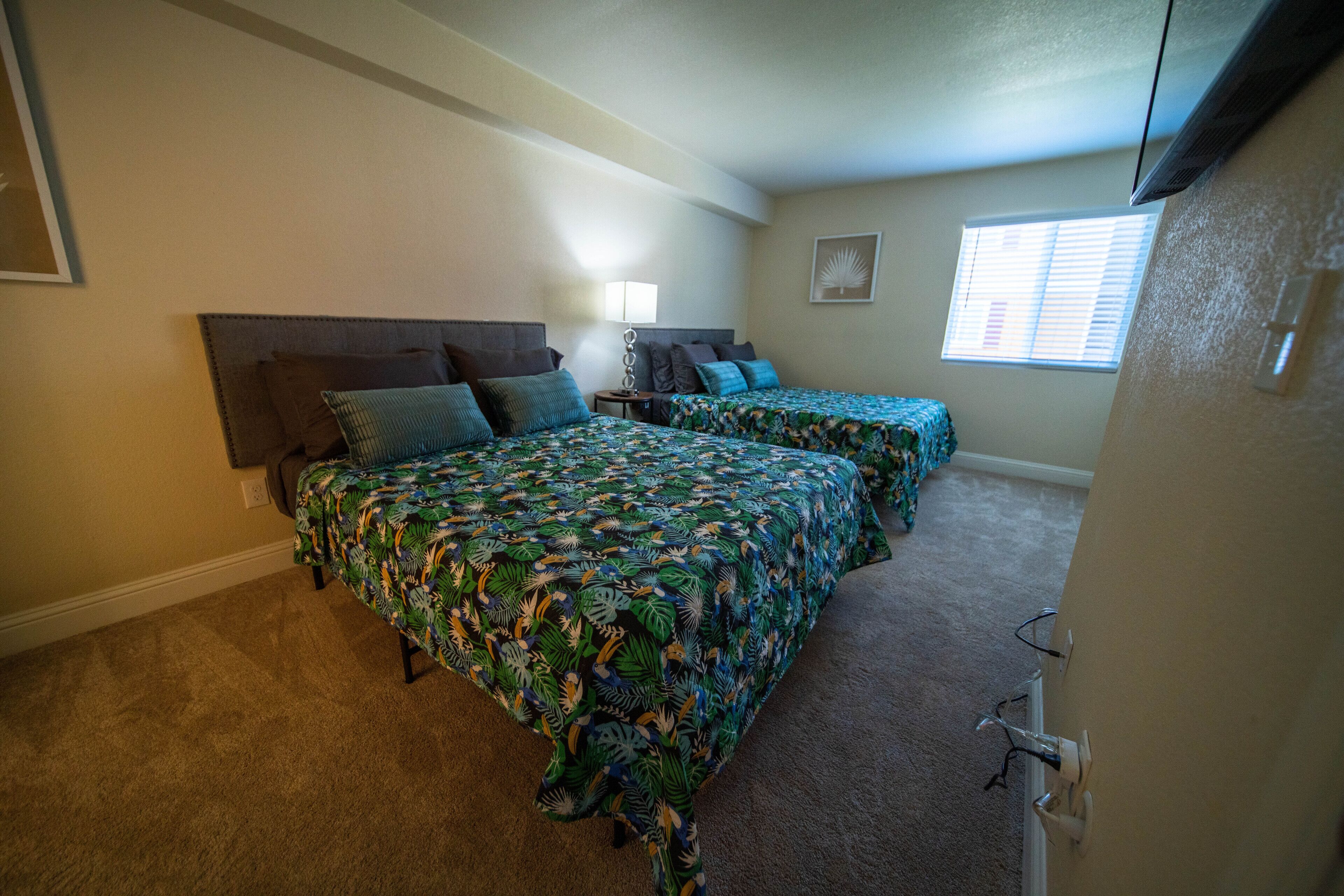 2 habitaciones, tabla de planchar con plancha, wifi y ropa de cama 