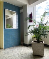 40-英寸电视（配备有线频道）