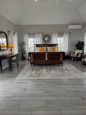 5 bedrooms, in-room safe, desk, iron/ironing board