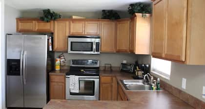 3/2 Modern Valrico Entire Home. Pet-Friendly!