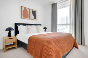 3 bedrooms, iron/ironing board, WiFi, bed sheets - Modern Canary Wharf 3BR, Open Plan, short walk to Wharf, by Blueground (London)