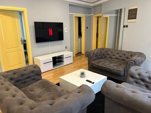 Spacious apartment-5 minutes from the city center!