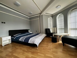 2 chambres, fer et planche à repasser, Wi-Fi, draps fournis