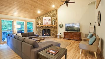 Smart TV, fireplace, table tennis