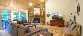 HUGE 5BR, 4.5BA, 3 King Suites, Dog Friendly!