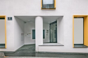 Exterior detail - Roomy Mariahilf 3BR w/ Elevator, near Mariahilfer Straße, by Blueground (Vienna)