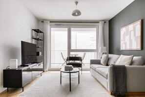 TV, stereo - Lovely Mariahilf 1BR w/ Elevator, near Mariahilfer Straße, by Blueground (Vienna)