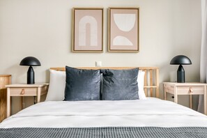 1 bedroom, iron/ironing board, WiFi, bed sheets - Lovely Mariahilf 1BR w/ Elevator, near Mariahilfer Straße, by Blueground (Vienna)