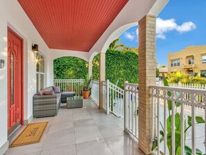 Terrace/patio - Villa Ciao Bella | Sleeps 25 | Pool + Hot Tub (Miami)
