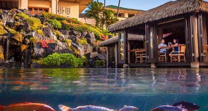 Tropical Rendezvous Suite - Luxury Studio in tropical gardens with koi ponds.