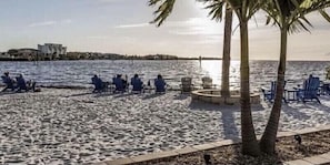 Beach nearby, sun loungers, beach towels