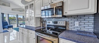 AMAZING!! Remodeled Punta Gorda waterfront home; HEATED SALT POOL; golf nearby