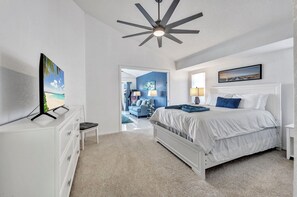3 bedrooms, iron/ironing board, travel cot, free WiFi - AMAZING!! Remodeled Punta Gorda waterfront home; HEATED SALT POOL; golf nearby (Punta Gorda)