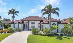 Exterior - AMAZING!! Remodeled Punta Gorda waterfront home; HEATED SALT POOL; golf nearby (Punta Gorda)