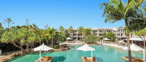 Suite superior, vista a la alberca (SPA Suite) | Vista del balcón