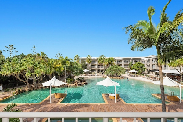 One Bedroom Spa Suite with Pool View | Balcony view