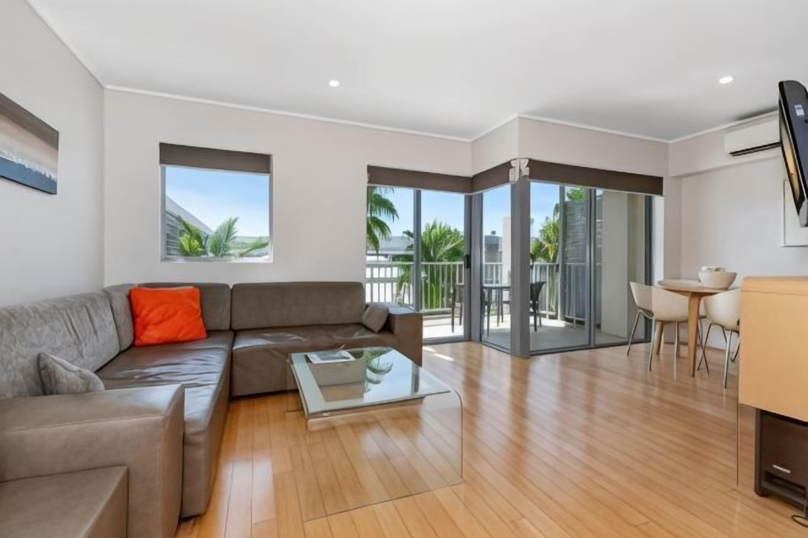 Living area | Smart TV, Netflix, streaming services