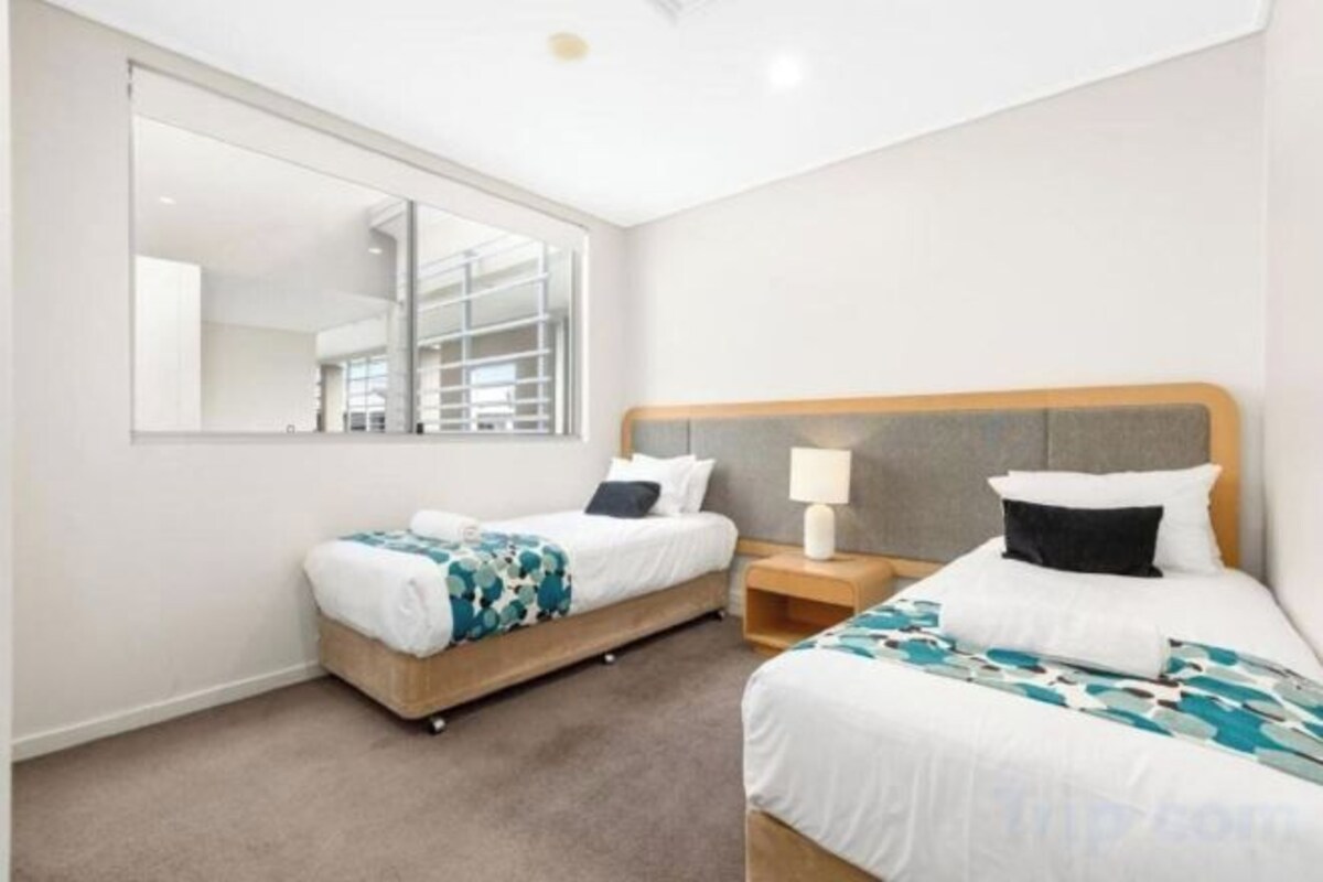 Free WiFi, individually decorated, individually furnished, bed sheets