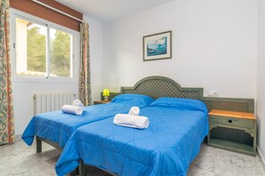 1 chambre, fer et planche à repasser, Wi-Fi gratuit, draps fournis