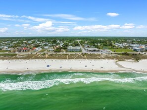 Beach nearby - BREATHTAKING VIEWS!Emerald Shores Resort 2001 - 2790484 (Panama City Beach)