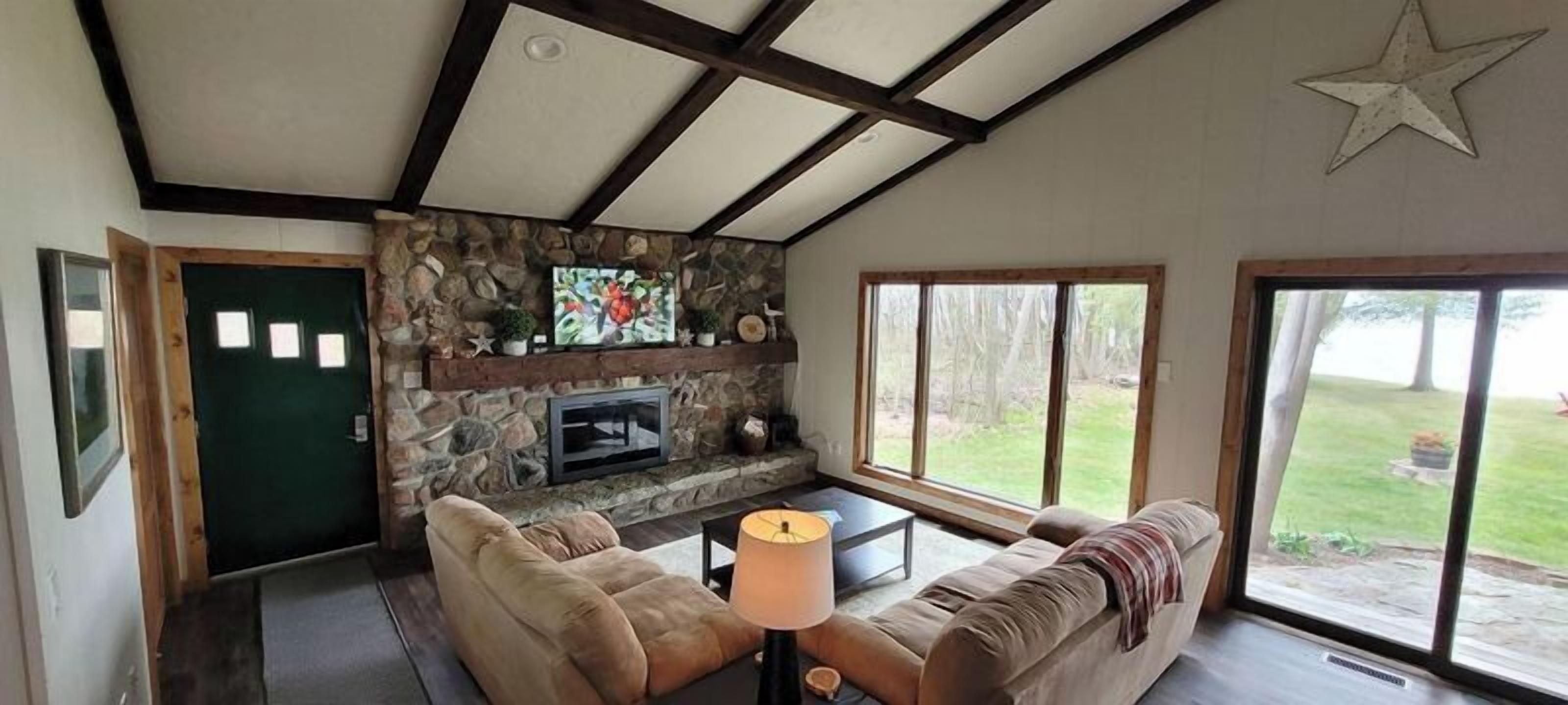 Smart-TV, DVD-Player, Bücher, Videothek