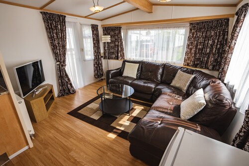 Lochlands 2br family caravan - pets-play park