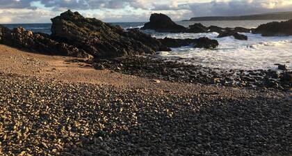 Zen Cottage, Cullen - Sleeps 4, Garden & Pets Ok