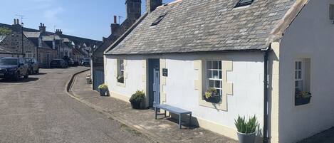 المنشأة من الخارج