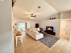 Smart TV - South Florida Heaven! Pool! Mineral Springs! Fishing! Entire House! 8 Guests! (North Port)