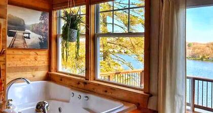 Cozy Lakefront Bungalow w firepit/dock/kayaks