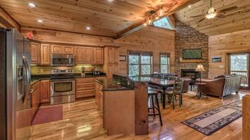 Cabin, 5 Bedrooms | Private kitchen