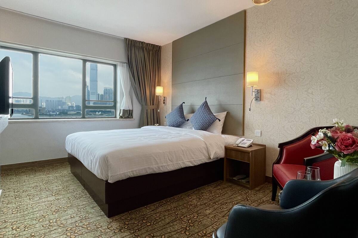 Deluxe Harbour View Double-bed Room | In-room safe, desk, blackout curtains, free WiFi