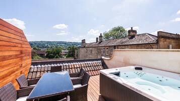 Luxury House, Private Bathroom, City View (Spirit Merchant House) | Garden